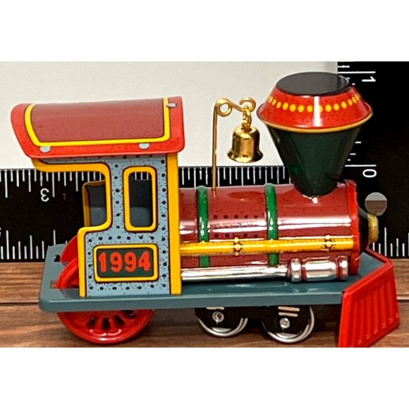 1994 HALLMARK KEEPSAKE ORNAMENT QX531-6 YULETIDE CENTRAL TRAIN TIN - Picture 7 of 10